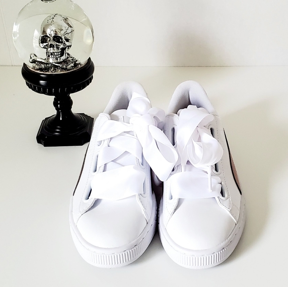 PUMA Athletic Basket Heart Patent Shoes - Picture 10 of 15